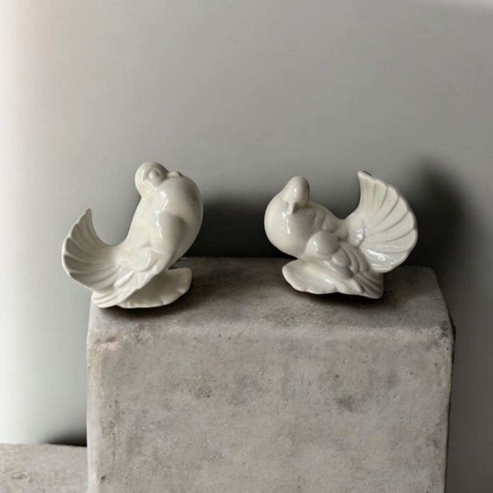 VINTAGE WHITE DOVES PORCELAIN FIGURINES Set Of 2